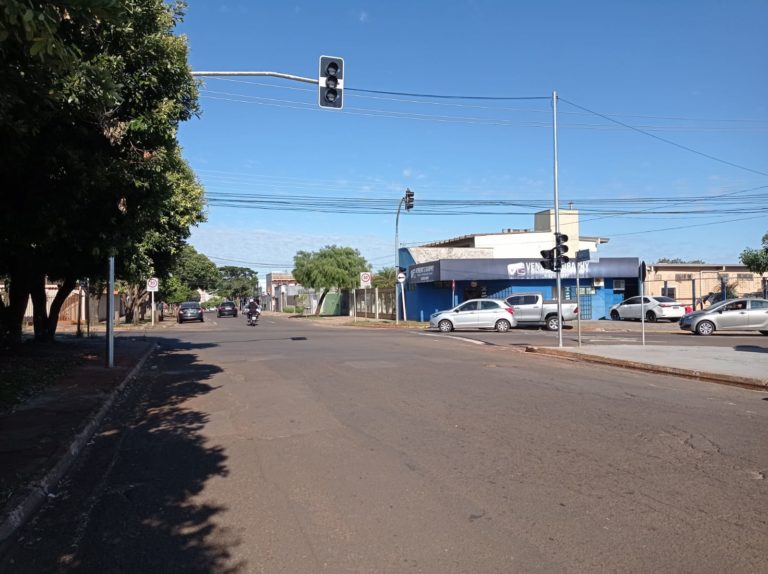 Read more about the article Chama o João: Após três anos de espera, moradores e condutores contam com sinalização no cruzamento das ruas Alegrete e Caxias do Sul