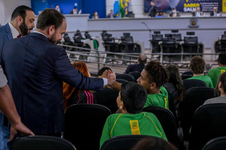 Read more about the article João César Mattogrosso incentiva participação de jovens na gestão pública