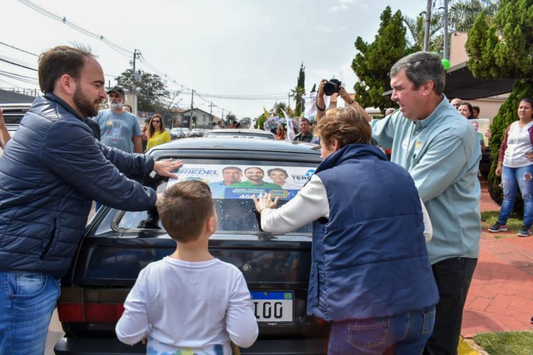 Read more about the article Chama o 45678: candidato a Deputado Estadual, João César Mattogrosso realizou grande ato de adesivagem na Capital no último domingo (21)