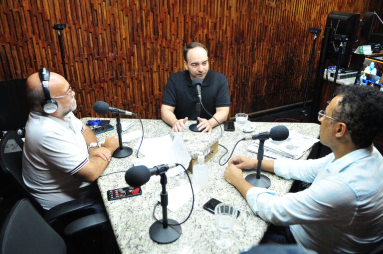 Read more about the article Durante entrevista à FM Capital, João César Mattogrosso faz balanço de sua atuação parlamentar e destaca principais projetos na Câmara Municipal