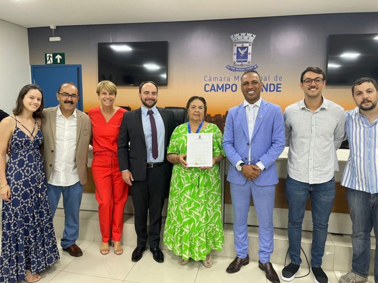 Read more about the article João César Mattogrosso entrega homenagens à família Thomaz Lanches