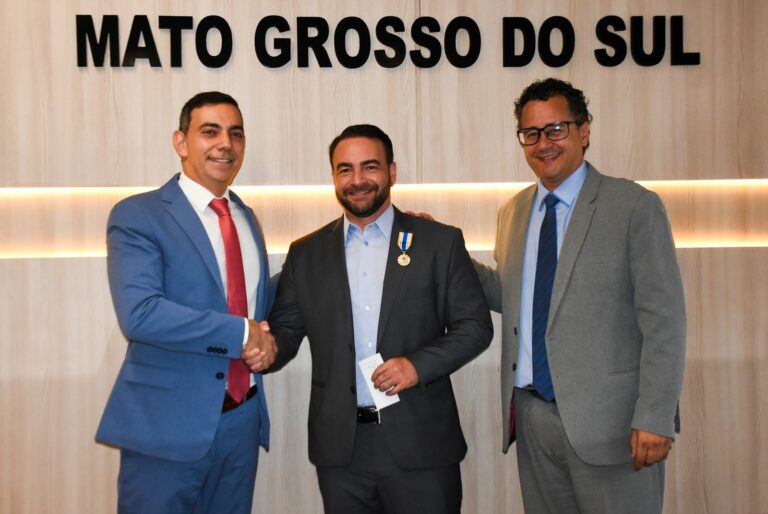 Read more about the article Deputado João César Mattogrosso é agraciado com a Medalha Prêmio da Polícia Civil