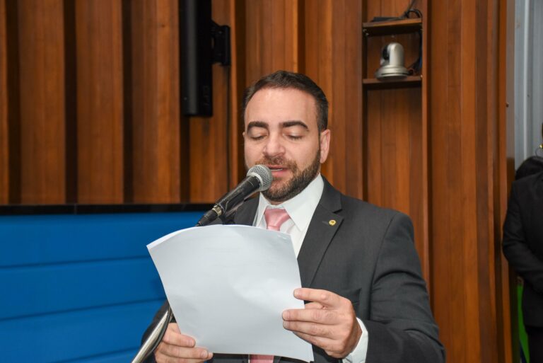 Read more about the article Bombeiros promovidos a Coronel são homenageados pelo deputado João César Mattogrosso